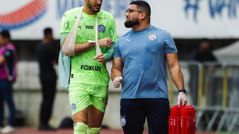 Goleiro Ronaldo sofre fratura durante jogo do Brasileirão série a