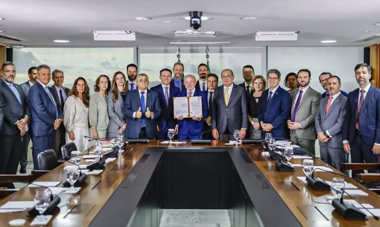 Lula sanciona lei antifacção para punir magnatas do crime organizado