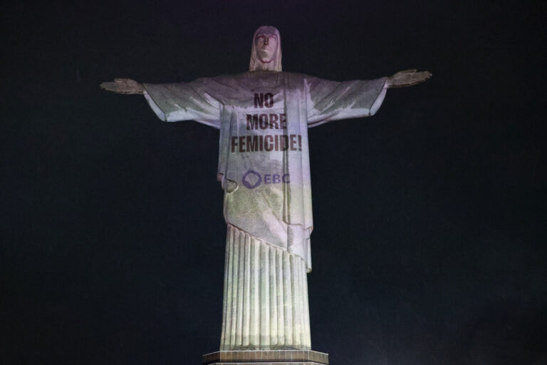 TV Brasil mobiliza campanha feminicídio nunca mais no Cristo Redentor
