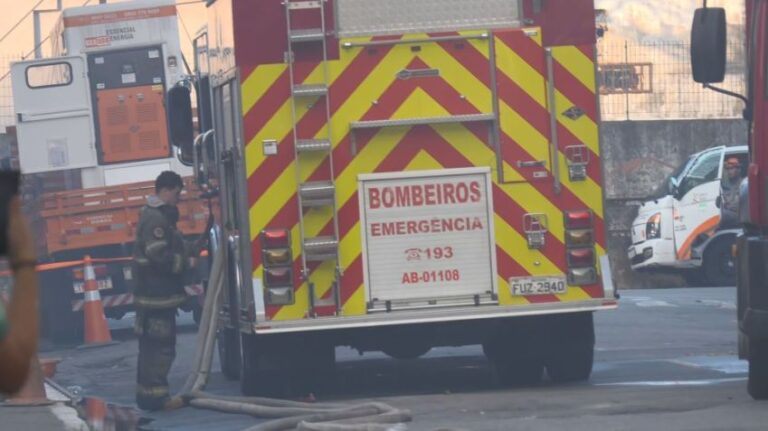 Combate a incêndio no Centro de São Paulo ultrapassa 20 horas