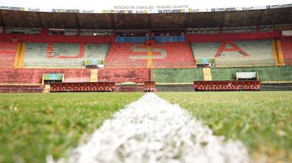 São Paulo e Chapecoense decidem confronto decisivo no Canindé