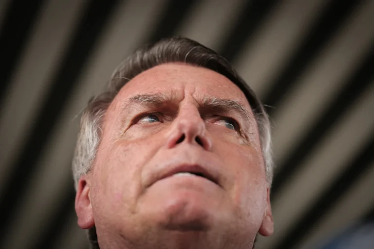 Bolsonaro recebe mais de 20 visitas médicas na Papudinha em uma semana