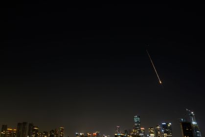 Ataques de míssil no norte de Israel deixam dezenas de feridos