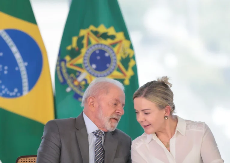 Lula avalia substituto para Gleisi Hoffmann na Secretaria de Relações Institucionais