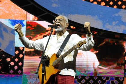 Gilberto Gil celebra último show da turnê Tempo Rei em São Paulo