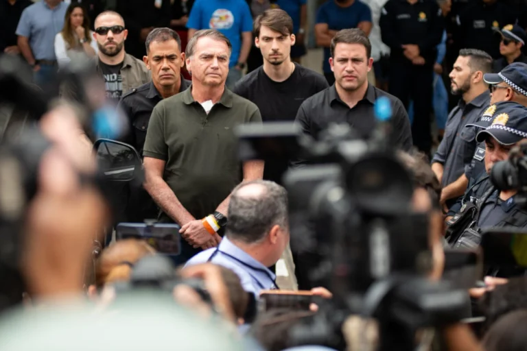 Com prisão domiciliar, Moraes restabelece seguranças de Bolsonaro