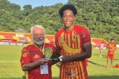 Zagueiro Perea marca gol histórico que Pelé não conseguiu no Paulistão