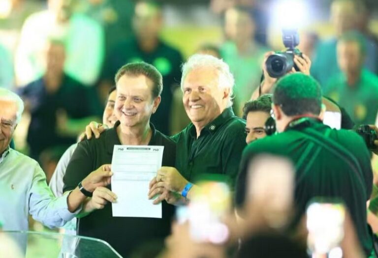 Ronaldo Caiado oficializa filiação ao PSD e mira candidatura à presidência