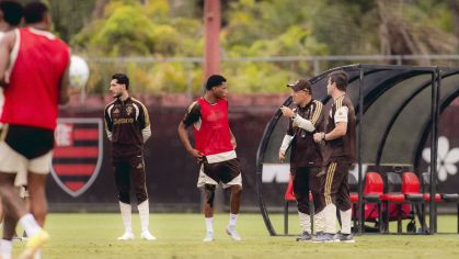 Flamengo reforça elenco com três novas contratações e mantém busca por centroavante
