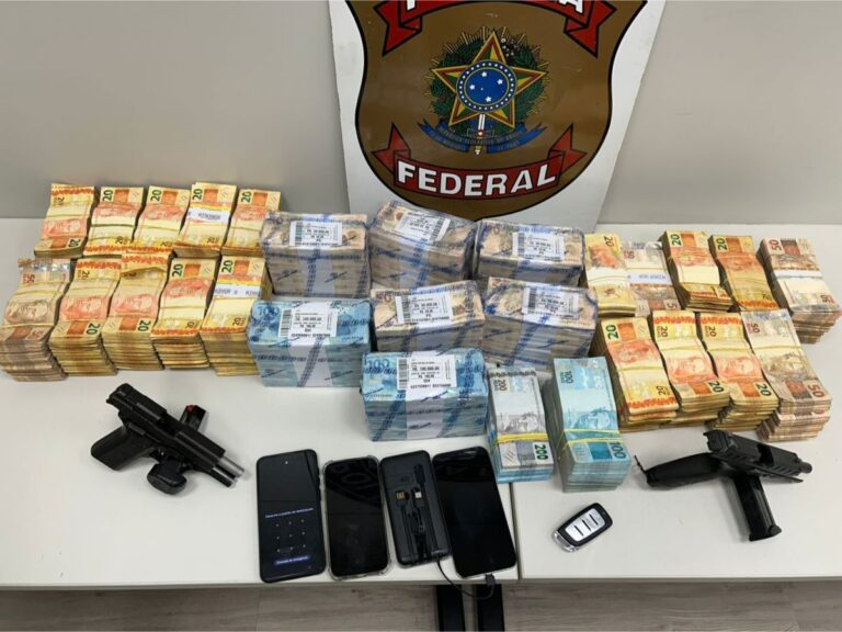 Polícia federal apreende R$ 800 mil em operação contra organização criminosa no Rio de Janeiro