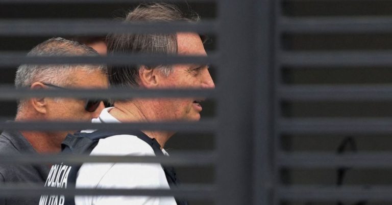 Bolsonaro cumpre um mês em prisão domiciliar humanitária