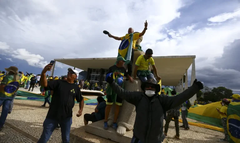 Argentina concede refúgio permanente a brasileiro condenado pelo 8 de janeiro