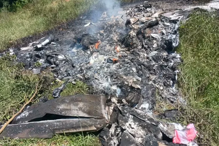 Queda de avião de pequeno porte mata duas pessoas em Rio Claro RJ