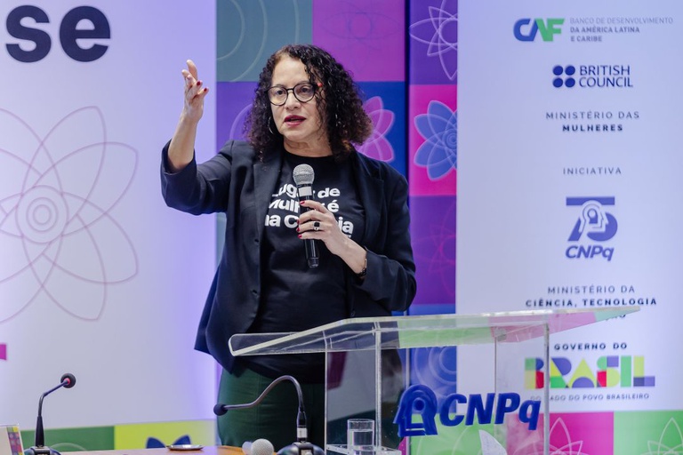 Governo do Brasil lança política para empoderar meninas e mulheres em ciência e tecnologia