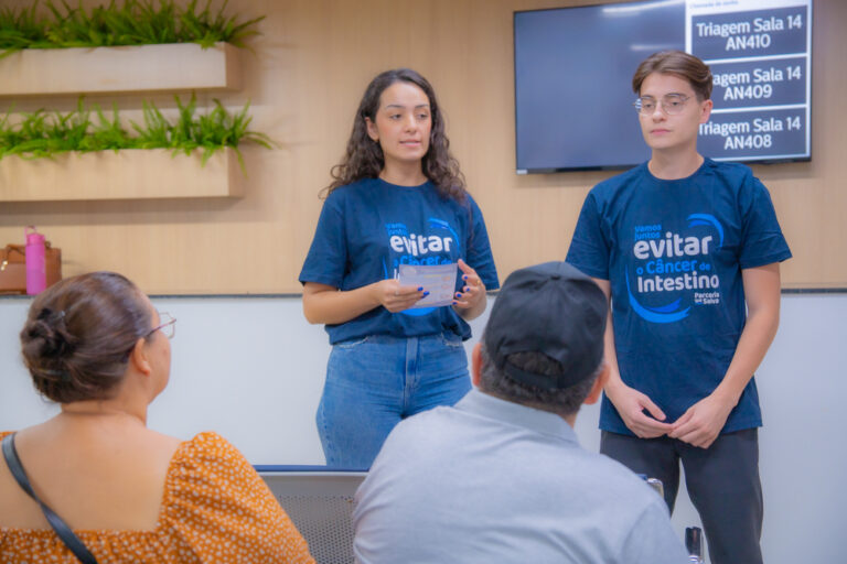 campanha no hu-uepg reforça prevenção do câncer de intestino em março azul