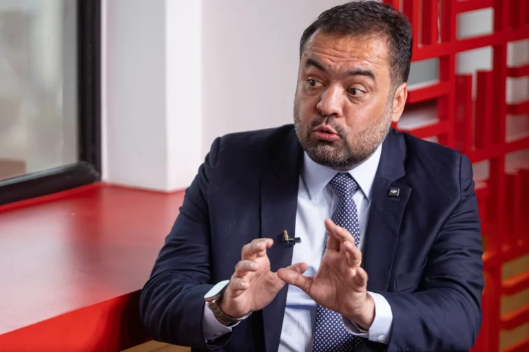 Castro mantém candidatura ao senado apesar de inelegibilidade pelo tse