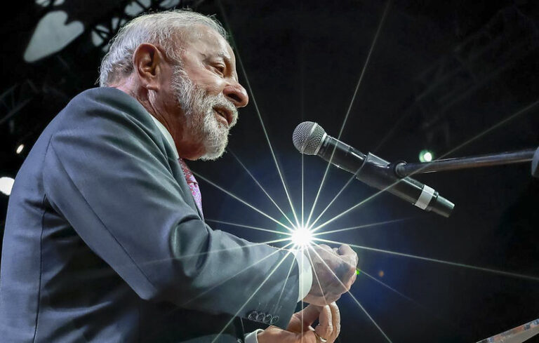 Lula reforça que melhorar vida da classe trabalhadora impulsiona desenvolvimento do Brasil