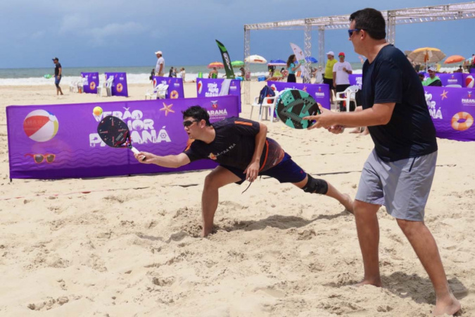 Interclubes estadual de beach tennis movimenta Matinhos com apoio do Estado