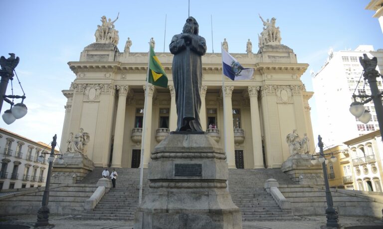 Alerj escolhe novo presidente que assume governo do Rio de Janeiro