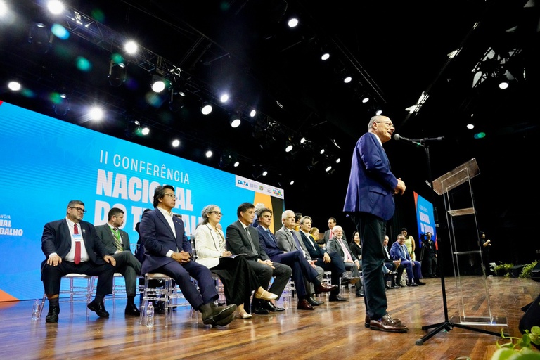 Geraldo Alckmin destaca diálogo social e redução da jornada na Conferência Nacional do Trabalho