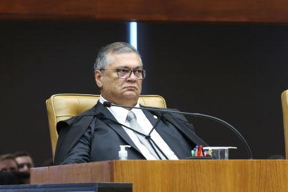 Aprovação do corte de penduricalhos cresce enquanto imagem de Flávio Dino se agrava