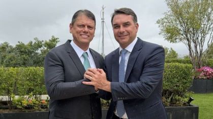 Tarcísio de Freitas reforça papel de Flávio Bolsonaro na reforma política