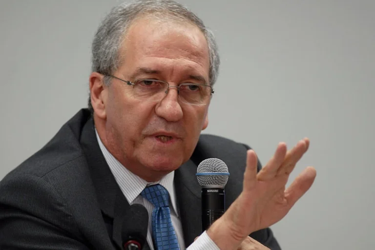 Ex-ministro de Lula enfrenta deportação no Panamá após questionamento delicado