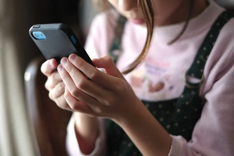 Eca digital regulamenta proteção online para crianças e adolescentes
