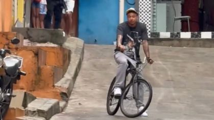 Jesse Lingard integra o Corinthians com vídeo em Heliópolis