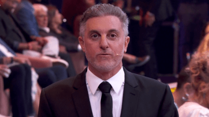 Luciano Huck se confunde ao citar série da Netflix no Melhores do Ano