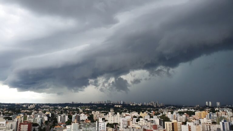 Paraná em alerta de tempestade atinge 291 municípios