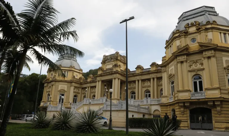 Renúncia de Claudio Castro leva a mudanças no governo do Rio