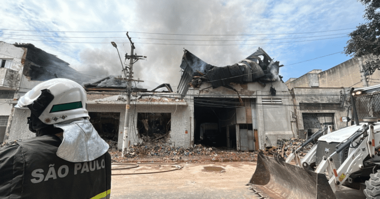 incêndio no brás persiste por 100 horas sem autorização para funcionamento