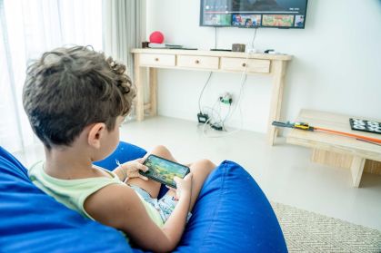 Eca digital e decisões nos eua avançam internet segura para jovens