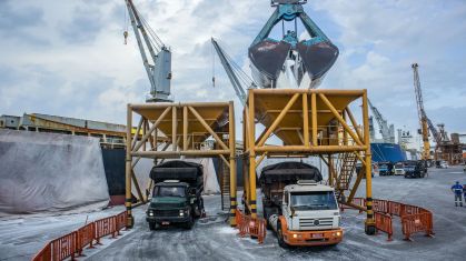 Mercado de fertilizantes enfrenta riscos crescentes com agravamento da guerra no Oriente Médio