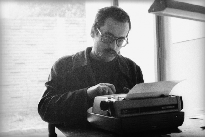 Textos inéditos de Paulo Leminski resgatados em avião serão entregues à família na Biblioteca Pública do Paraná
