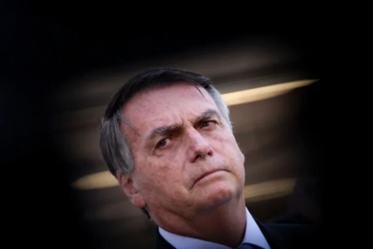 Bolsonaro mantém melhora clínica em tratamento hospitalar, mas alta segue sem previsão