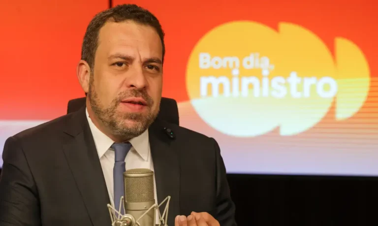 Boulos reforça urgência para votação do fim da escala 6x1
