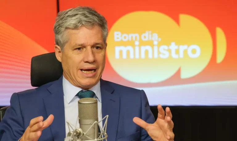 Escalada dos preços dos alimentos preocupa ministro Paulo Teixeira