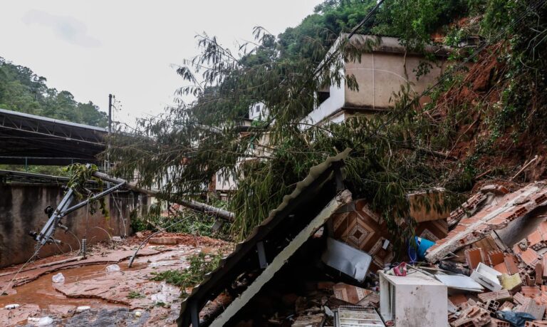 Lula anuncia medidas provisórias para socorro às vítimas das enchentes em Minas Gerais