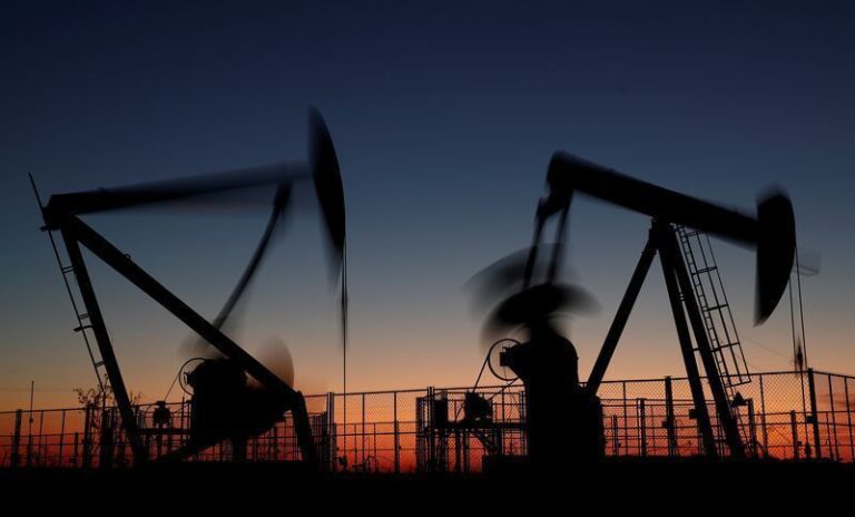 Petróleo dispara após tensões no Estreito de Ormuz elevarem riscos globais