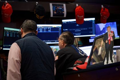 Wall Street reage com alta após Trump adiar ataques ao Irã