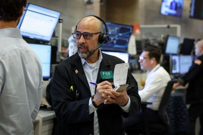 Wall Street recua diante de incertezas no conflito do Oriente Médio
