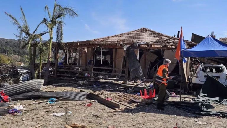 Destroços de míssil interceptado ferem 11 pessoas em Eshtaol
