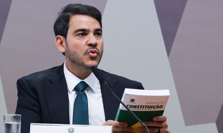 Jorge Messias defende autocontenção do STF e ética judicial em sabatina no Senado
