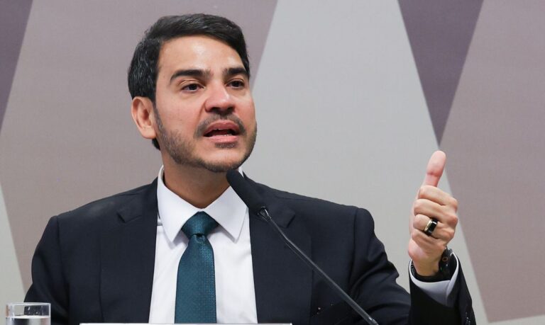 Jorge Messias defende conciliação para resolver conflitos por terra no Brasil