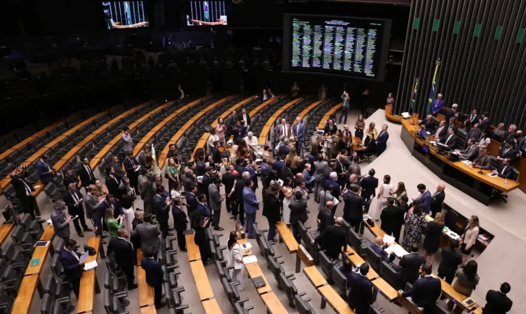 Congresso mantém pl da dosimetria e derruba veto de Lula