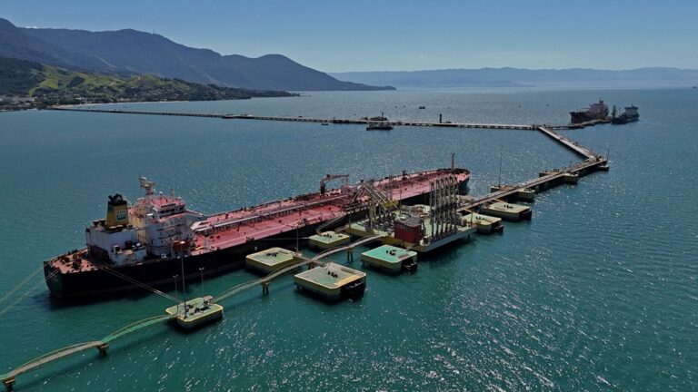 Petróleo impulsiona crescimento externo do PIB brasileiro em 2026