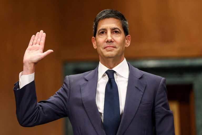 Kevin Warsh assume cadeira de chair do Federal Reserve nos EUA