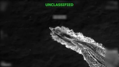 Militares dos EUA realizam ataque letal contra embarcação no Pacífico